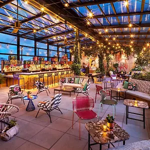 Moxy Nyc East Village Hotel New York